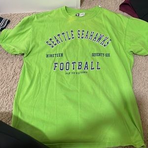 green seattle seahawks t-shirt, size medium